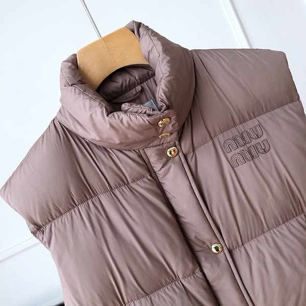 ミュウミュウ コピー パッド入りポリアミドノースリーブジャケット ML1124